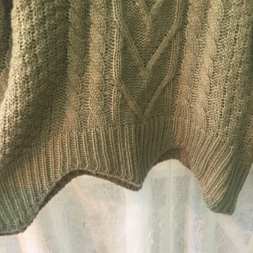Cropped Sweater - Picture 2 of 3